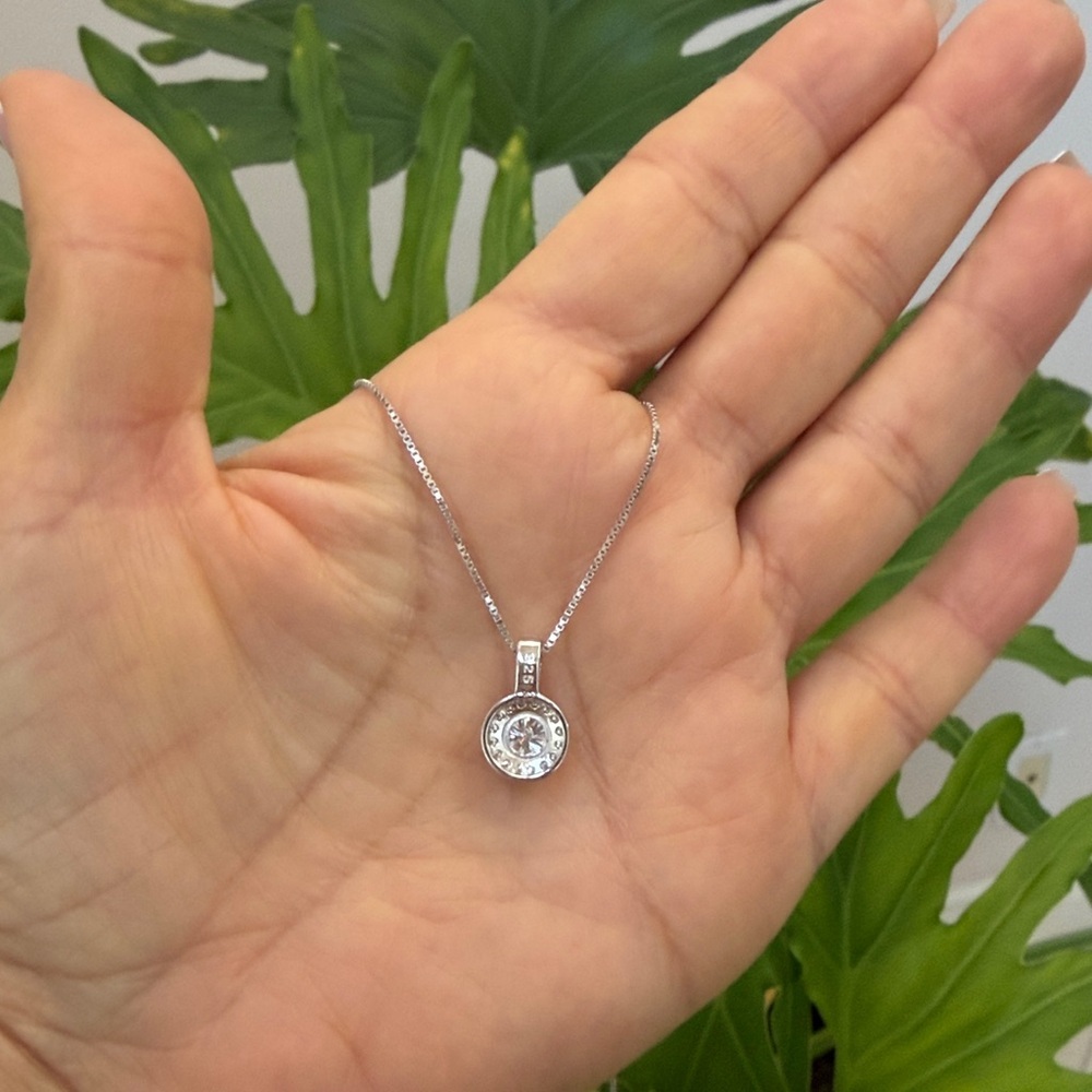 New 1.028 CT VVS1 color D Moissanite Pendant Necklace Real 925 Sterling Silver - Picture 9 of 10
